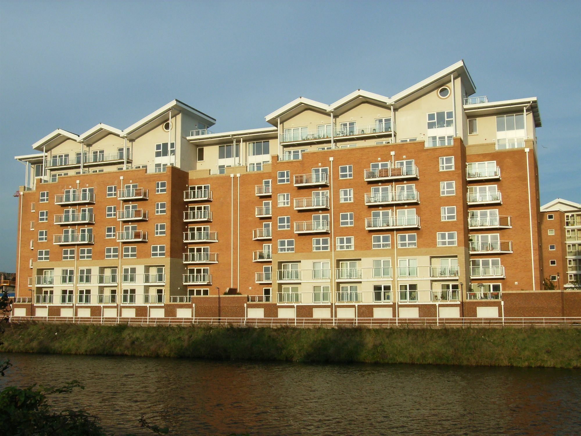 Century Wharf Serviced Apartments Cardiff Eksteriør billede